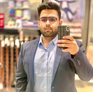 Dr. Divyang S. Bhudhrani ​